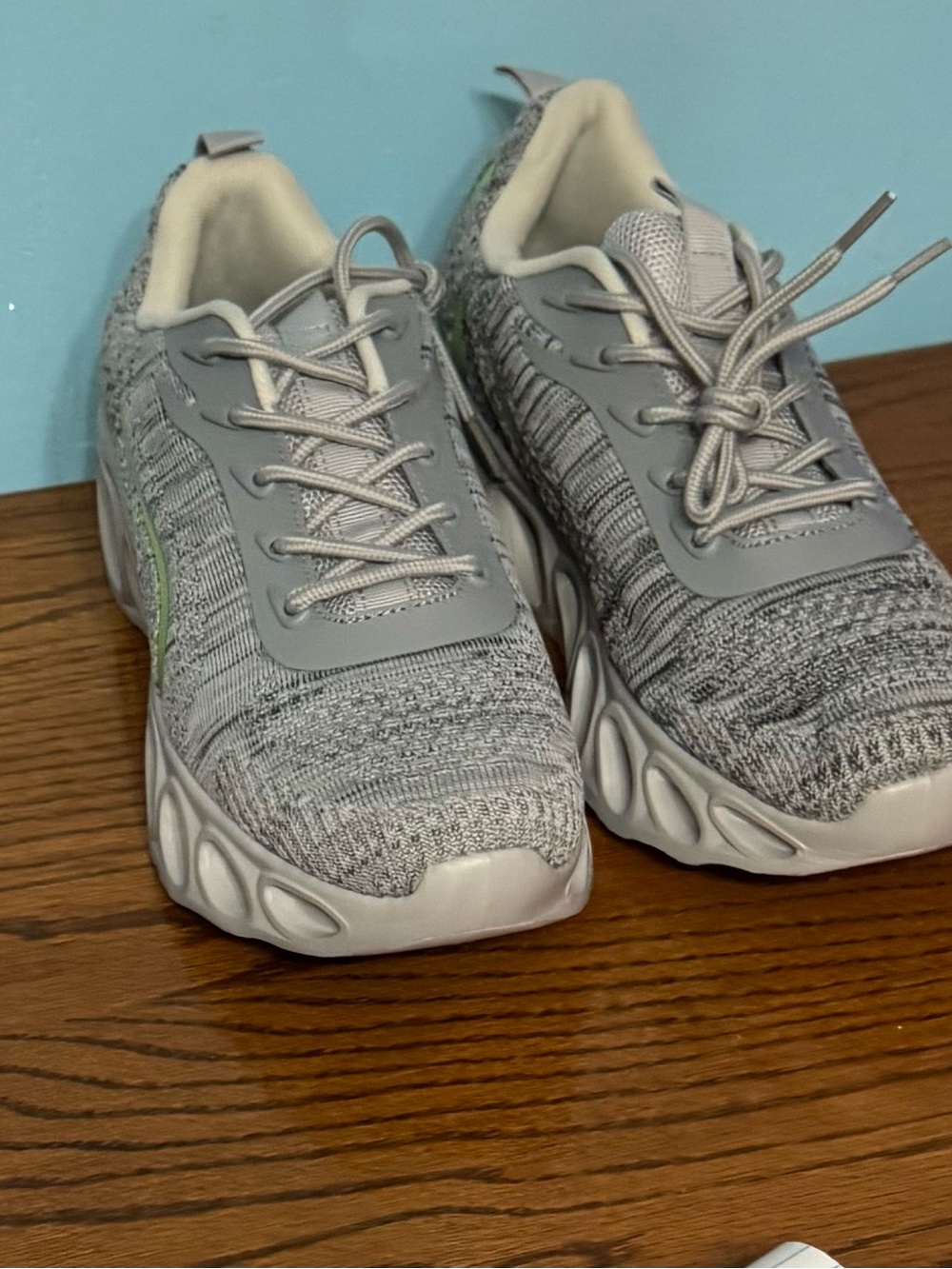 Unisex Grey Knit Blade Sole
Sneakers Size 10